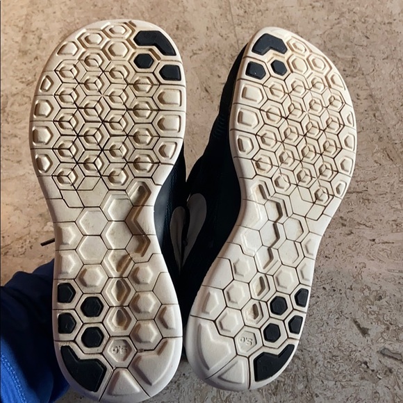 Women’s Nike Running shoes - Picture 5 of 6